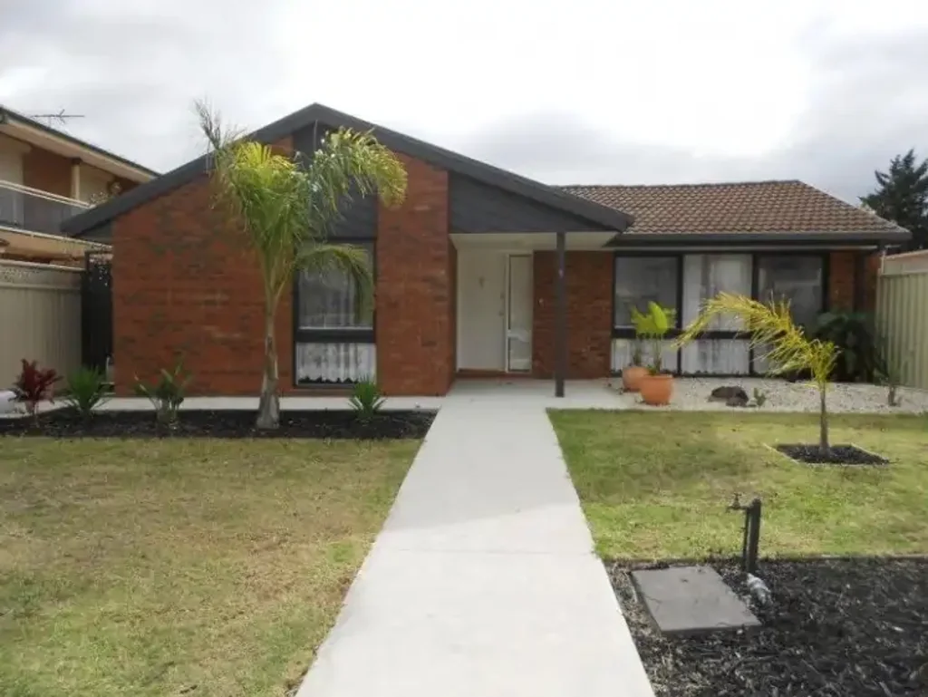 Stylish 4 Bedrooms and Quiet Living!