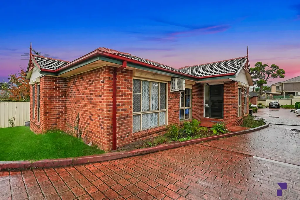 Condell Park 3房 时尚翻新的别墅设有三间卧室和一个私人后院 Stylishly updated villa features three bedrooms and a private backyard