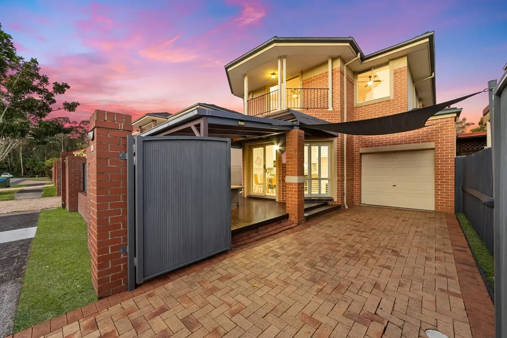 Wyoming 4房  Torrens Title Family home in ideal location