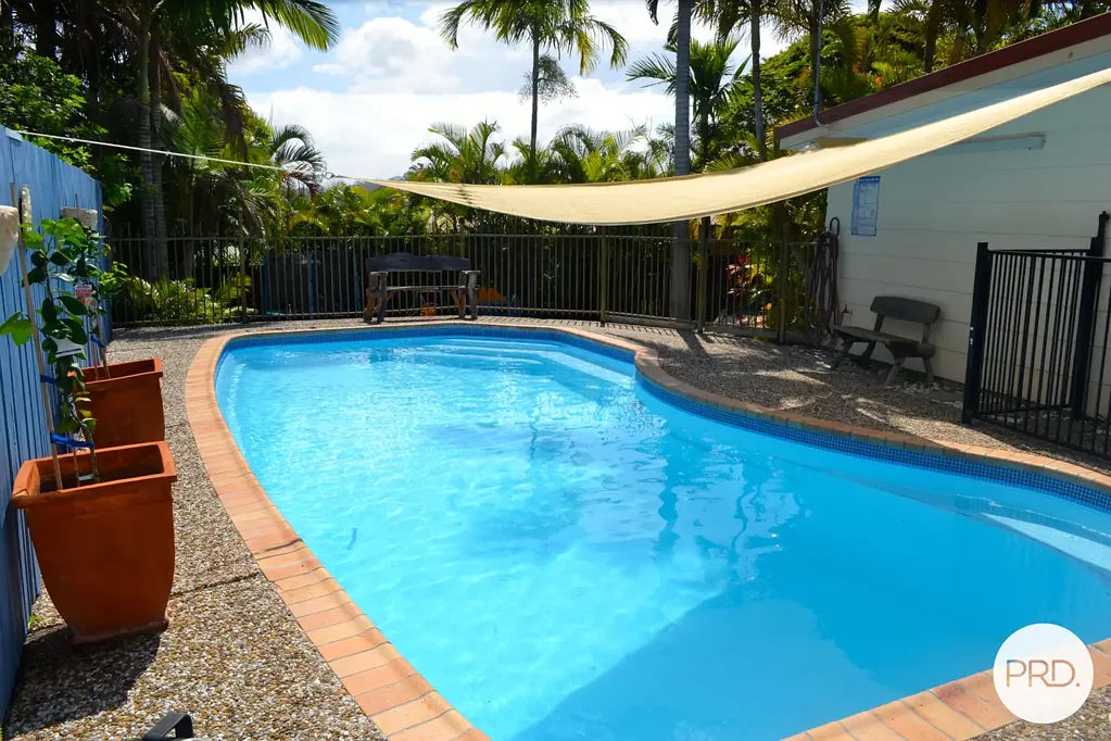 QUIET CUL-DE-SAC WITH SALT WATER POOL