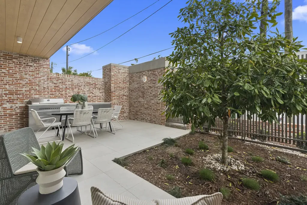 Highgate Hill 3 Bedroom Elevated inner city living at its finest.