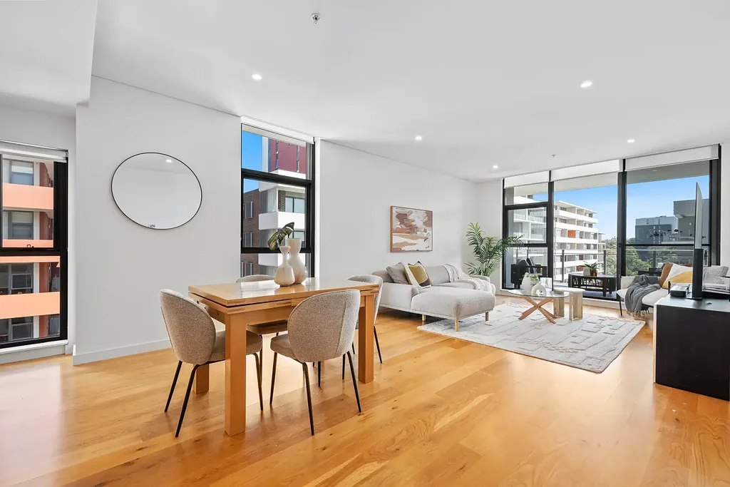 Macquarie Park 3房 私密角落豪宅 AJC设计 高隐私性 亮丽内饰 休闲露台 绿化景观 顶级厨房电器 宽敞卧室 主卧独立阳台 多功能浴室 储存丰富 安全通道 健身泳池 便利设施汇聚 一站式生活圈 North West Corner| House-like Proportions | Resort Style Living