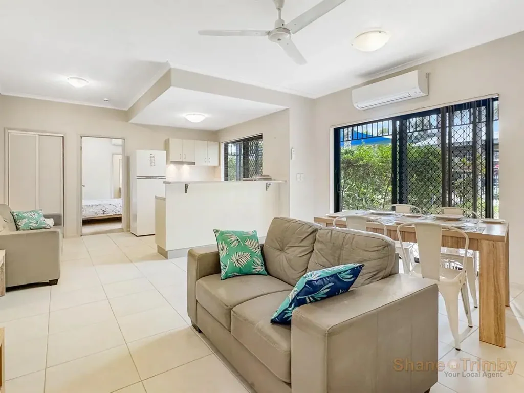 Redlynch 2Kwarto GROUND FLOOR LIVING IN SOUGHT-AFTER REDLYNCH GROVE