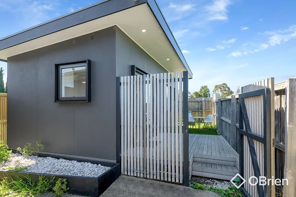 Modern Living with Private Courtyard