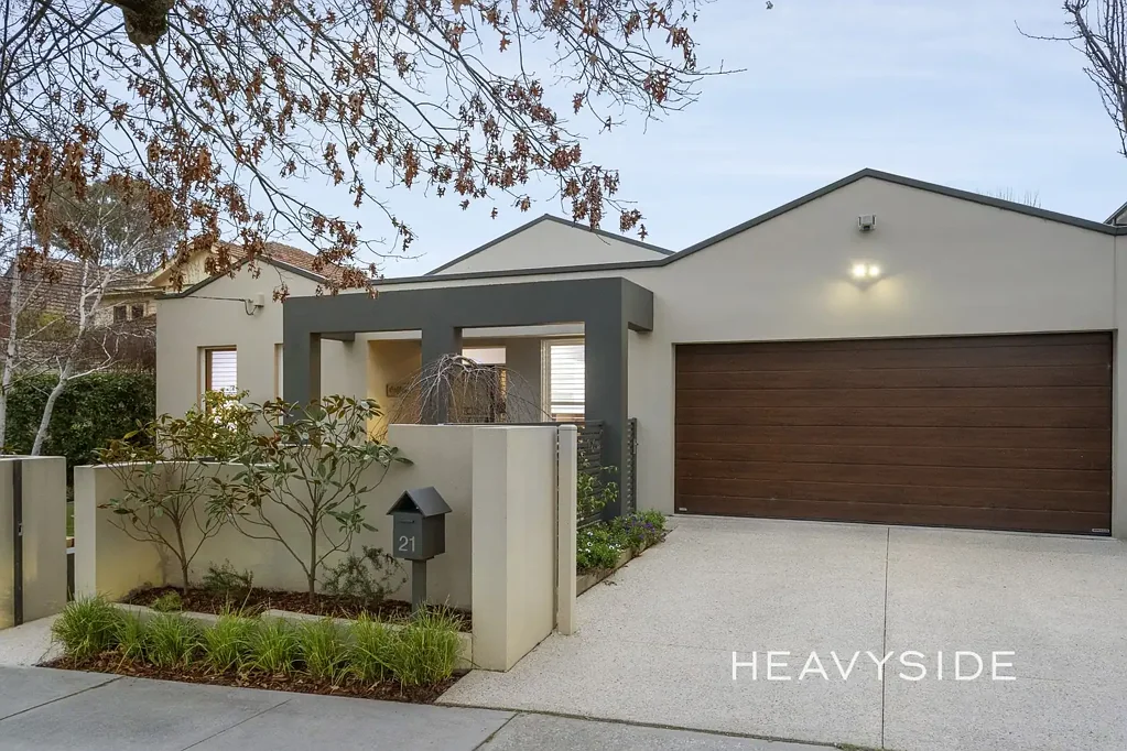 Camberwell 4 Bedroom Modern Single Level Living | Surprisingly Large | Quiet Location by Day, even Quieter at Night