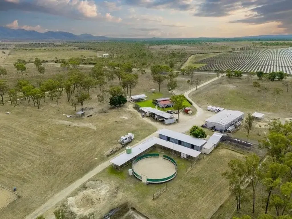 Pinnacles 4غرفة نوم Rural Lifestyle with Quality Improvements & Additional Income