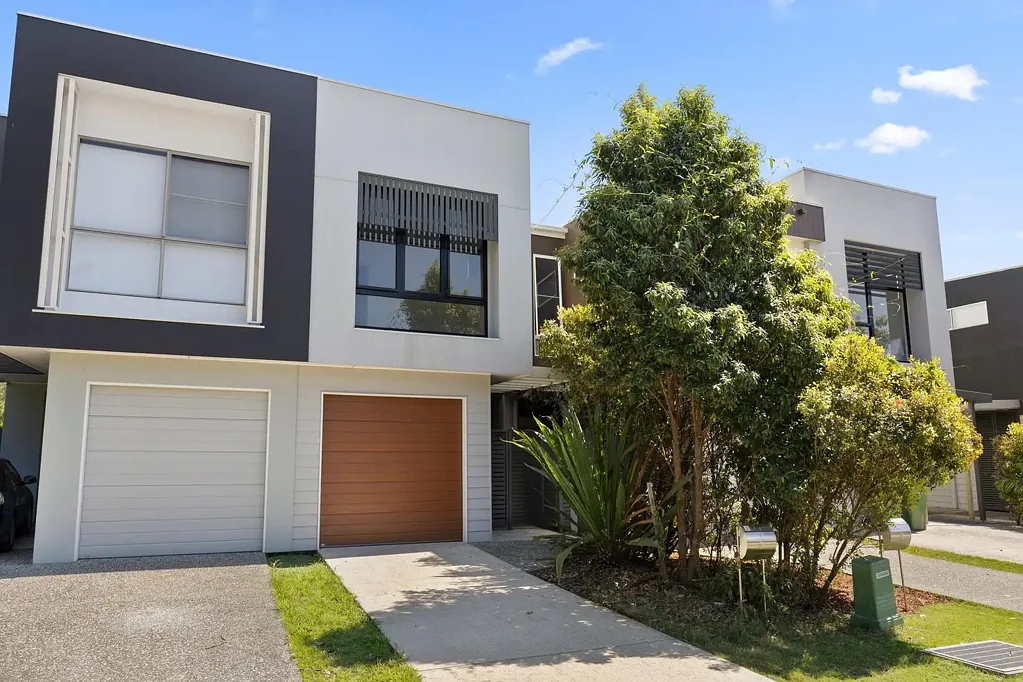 Three bedroom Townhouse Ready to Move In