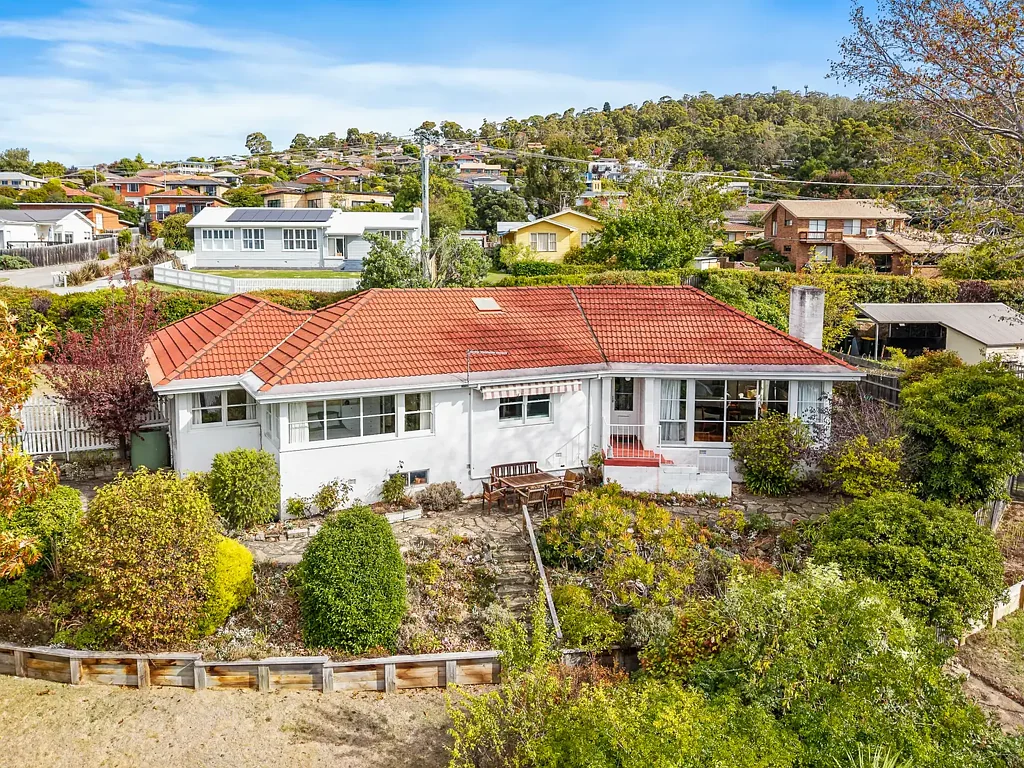 Kingston Beach 3房  A Rare Canvas of Coastal Suburb Potential