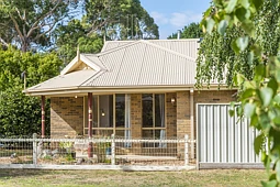 35 STUART Drive, Woodend