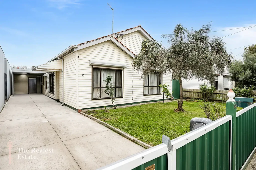 Coburg 3Habitaciones First Time Offered in Decades – Endless Potential Awaits