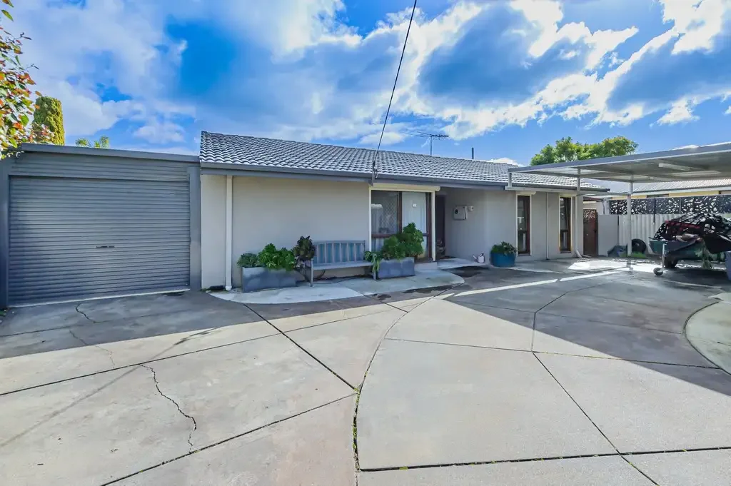 8 Helena Crescent, Thornlie, WA 6108