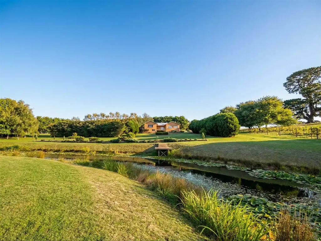 Mardan 5房  Substantial Five-Bedroom Lifestyle Home on 5 Acres with Sweeping Tarwin Valley Views