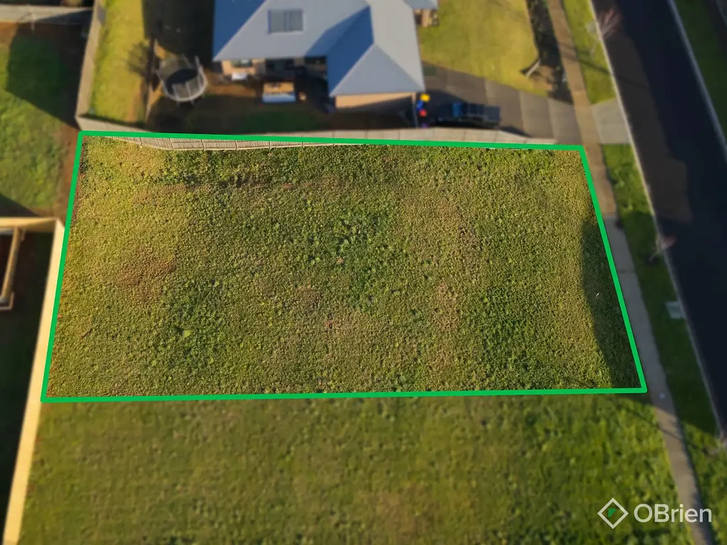 Drouin ELEVATED 800M2 LOT – TITLED & READY!