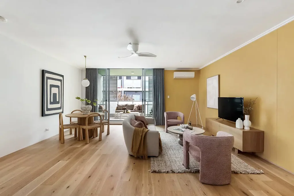 Marrickville 2ਬੈੱਡਰੂਮ Split-level apartment in warehouse conversion