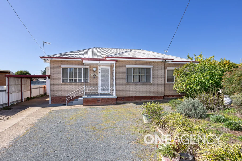 1 KILLARA AVENUE, Mount Austin, NSW 2650