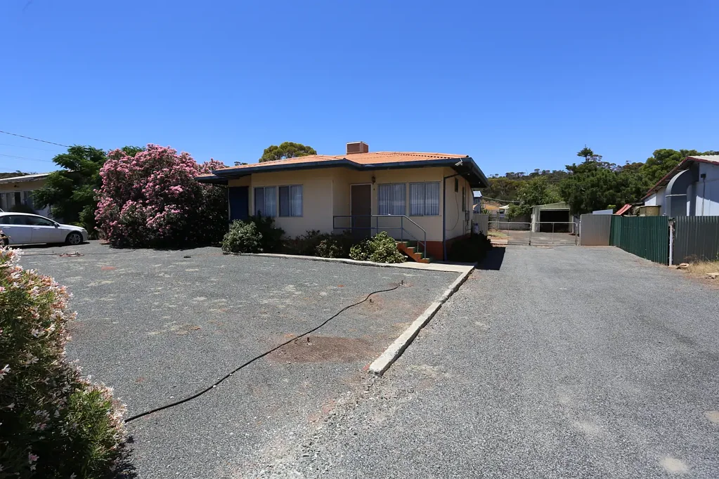 4 George Cowcill St, Kambalda East, WA 6442