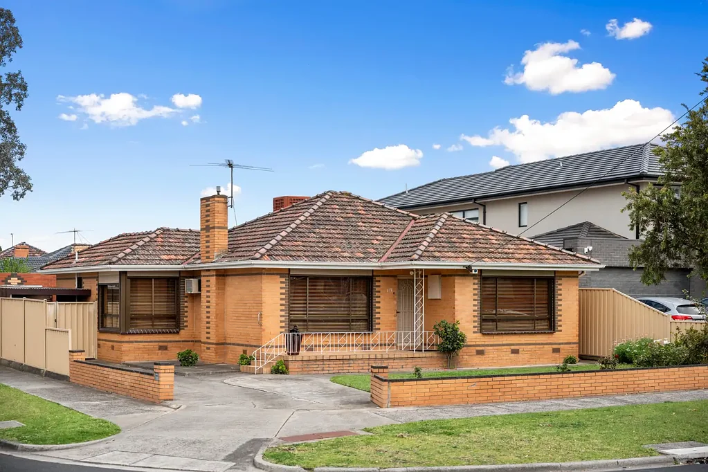 Fawkner 3 Slaapkamer PRIME LOCATION WITH CORNER POTENTIAL.
