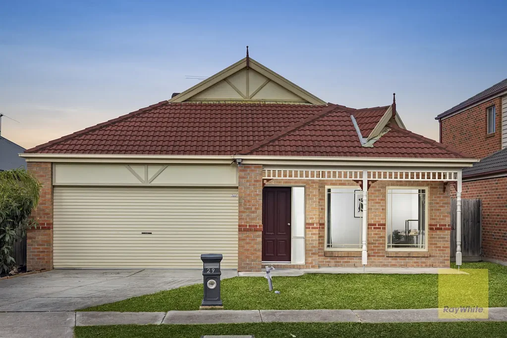 Point Cook 4Phòng ngủ Massive Land, Prime Location & Exceptional Family Living in One of Point Cook's Finest Pockets