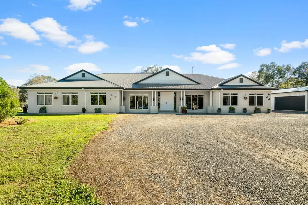 Inverleigh 4Kwarto Resort Style Living PLUS Self-Contained Accommodation - 8095m2
