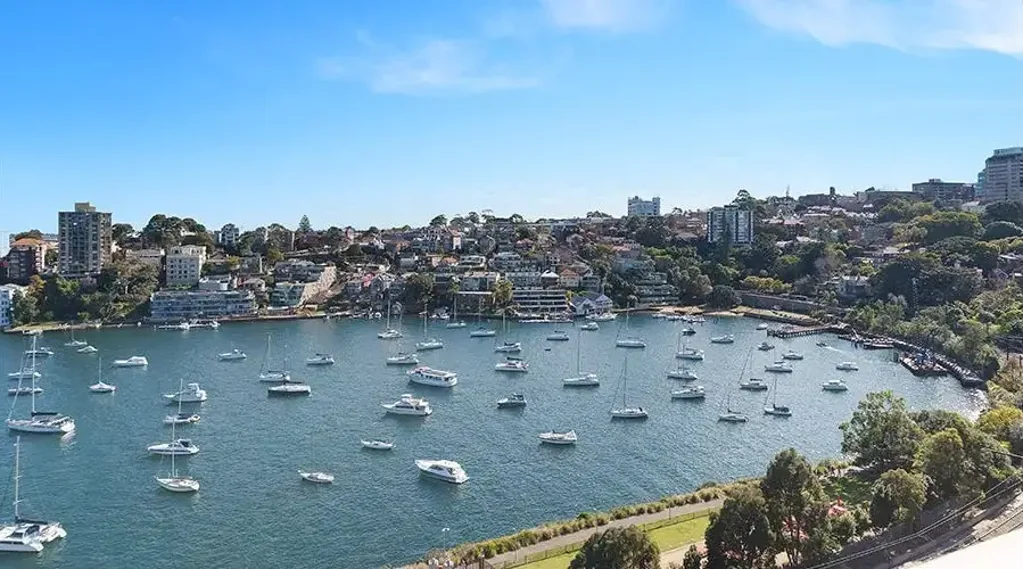 HOLDING DEPOSIT RECEIVED - Viewings cancelled

Furnished Waterfront Living with Spectacular Lavender Bay Views