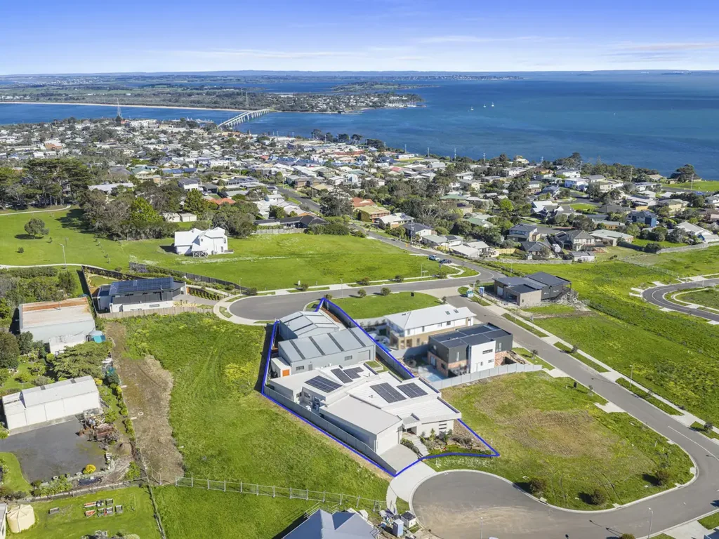 San Remo 4ਬੈੱਡਰੂਮ Entertainer’s Coastal Masterpiece with Epic Shedding