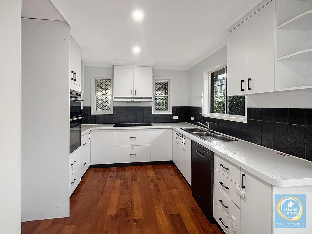 LOWSET BRICK HOME IN FABULOUS LOCATION