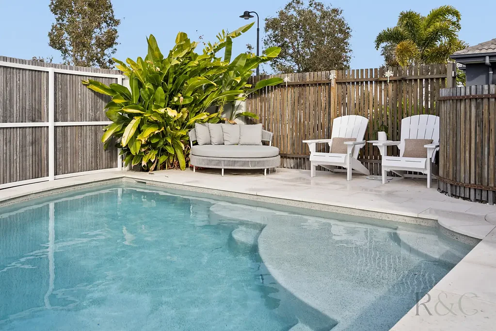 Mountain Creek 3房  Lifestyle Living with Pool + Space for your toys!