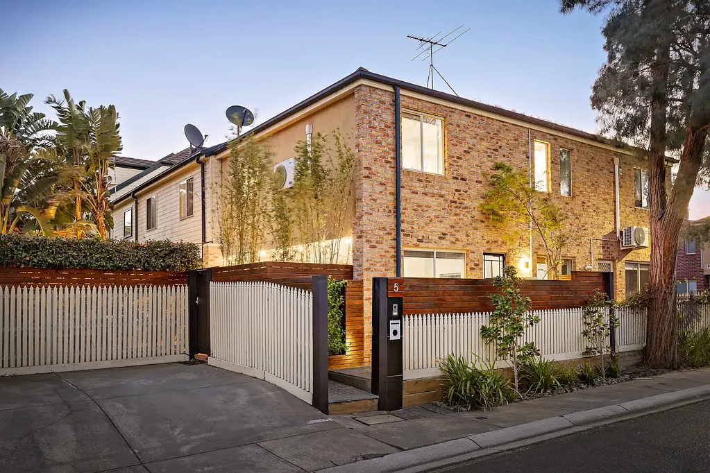 5 Eva Buhlert Close, Brunswick, VIC 3056
