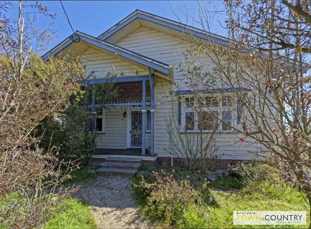 Charming 4 Bedroom Home Close to the CBD! Welcome to 216 Canambe Street, Armidale!