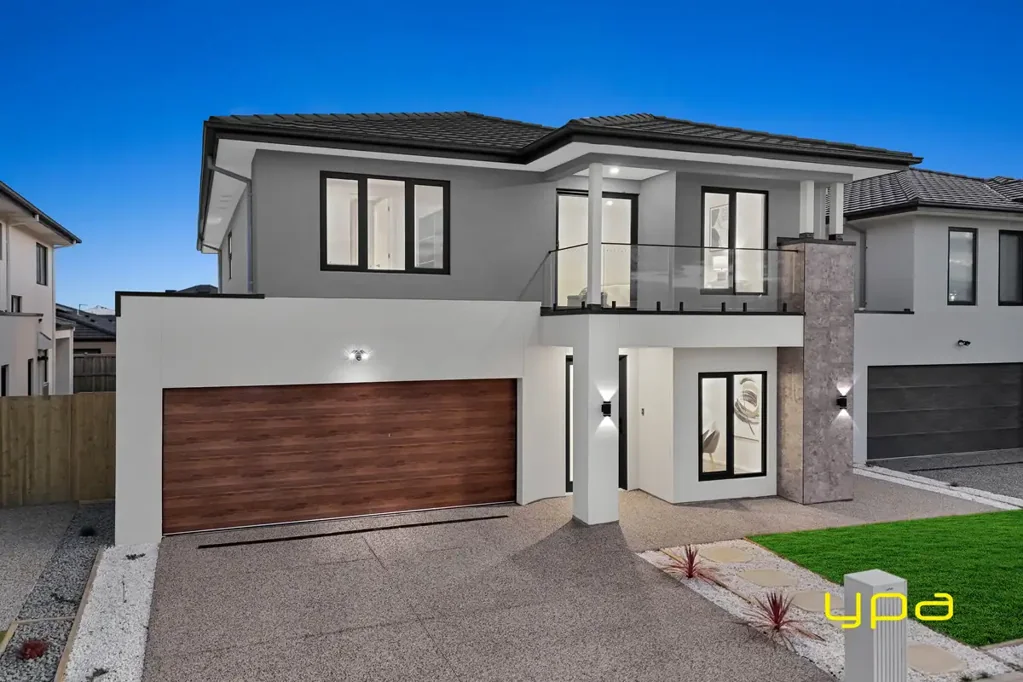 Officer 5chambre Luxurious, Brand-New 5 Bedroom 3 Living in Highly Sought After Officer