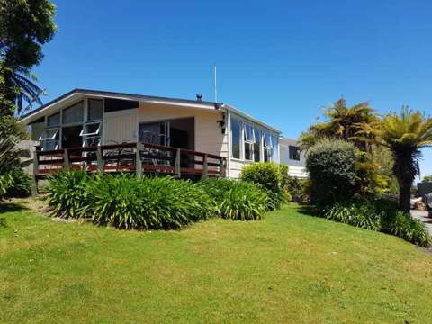 Taupo 4房  LAKE TAUPO FAMILY STUNNER!