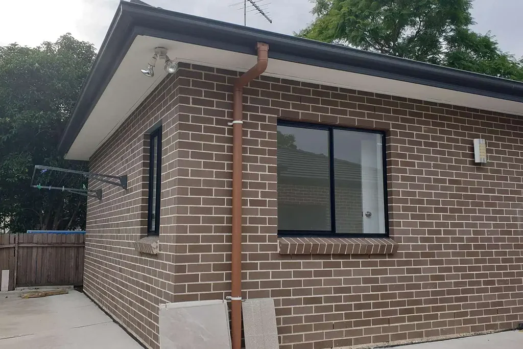 2 BEDROOM 2 BATHROOM GRANNY FLAT INCL WATER, ELECTRICITY/GAS BILLS INCLUDED