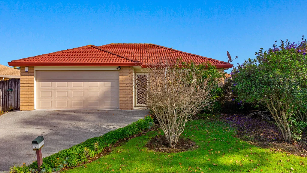 Pukekohe 4房  4 Bedroom - Brick & Tile!