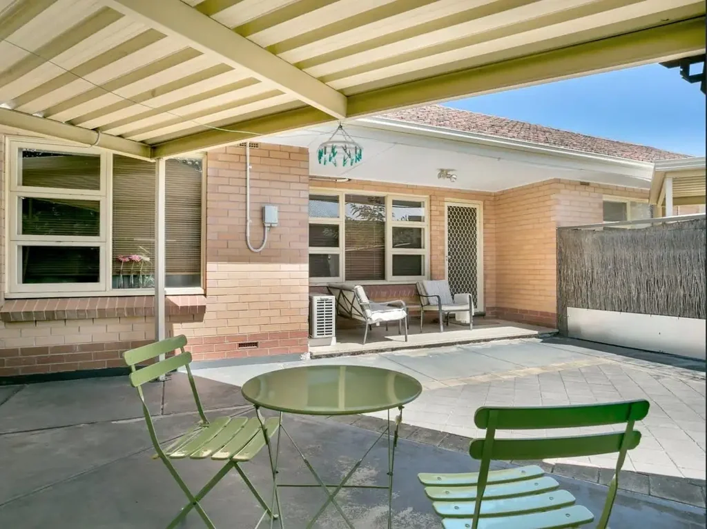 Peaceful & Private Living Opposite Broadview Oval
