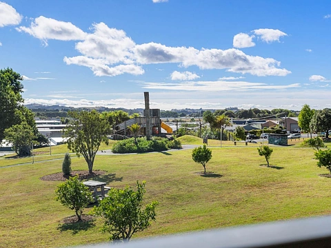Pukekohe 3房  LUXURIOUS PARKSIDE LIVING