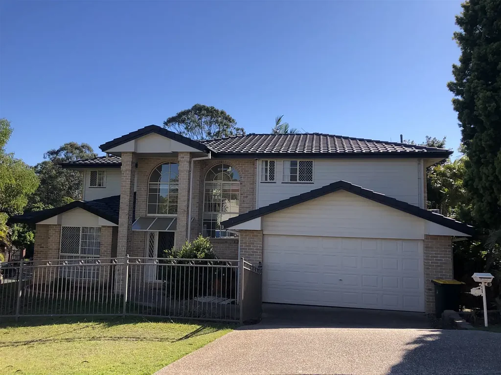 MODERN AND SUPER 4 BEDROOM HOME IN A GOOD LOCATION   - 6 Evergreen Place, Mount Gravatt East 4122