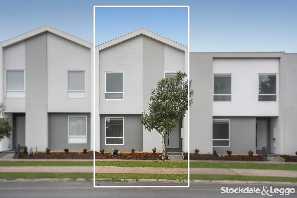 Brand New Town Living in the Heart of Cloverton Estate !