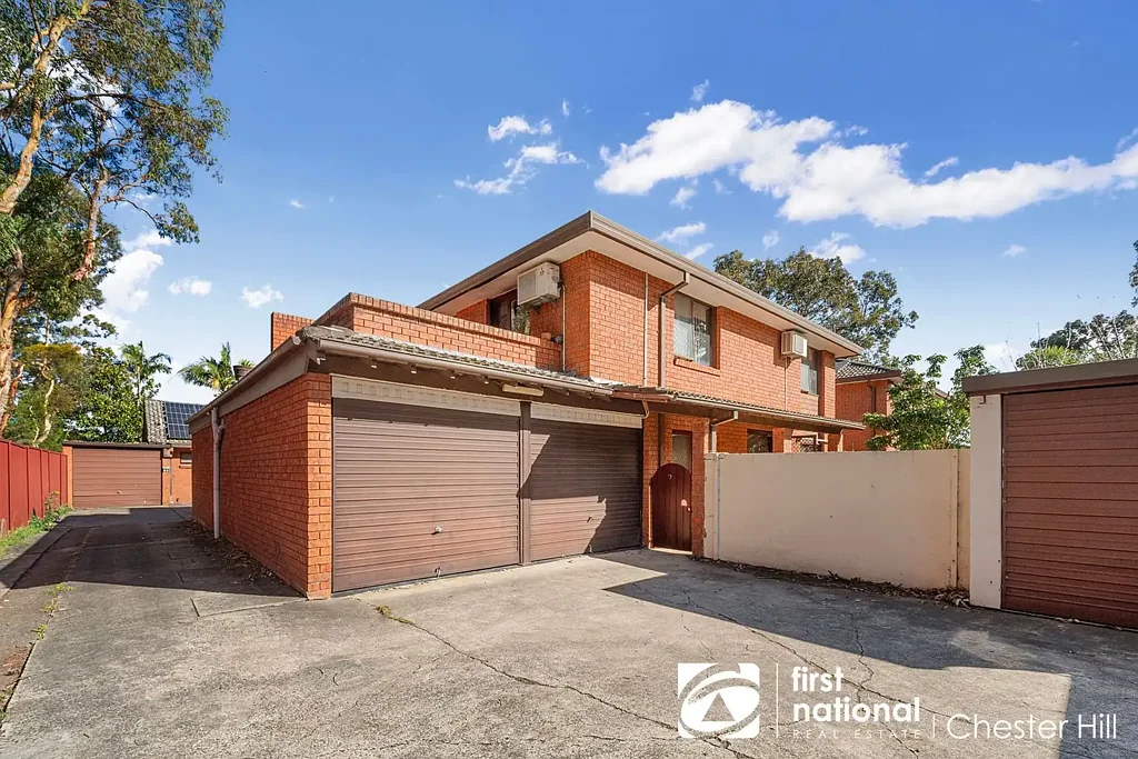 Chester Hill 3બેડરૂમ Prime Position – Full Brick 3-Bedroom Townhouse Gem