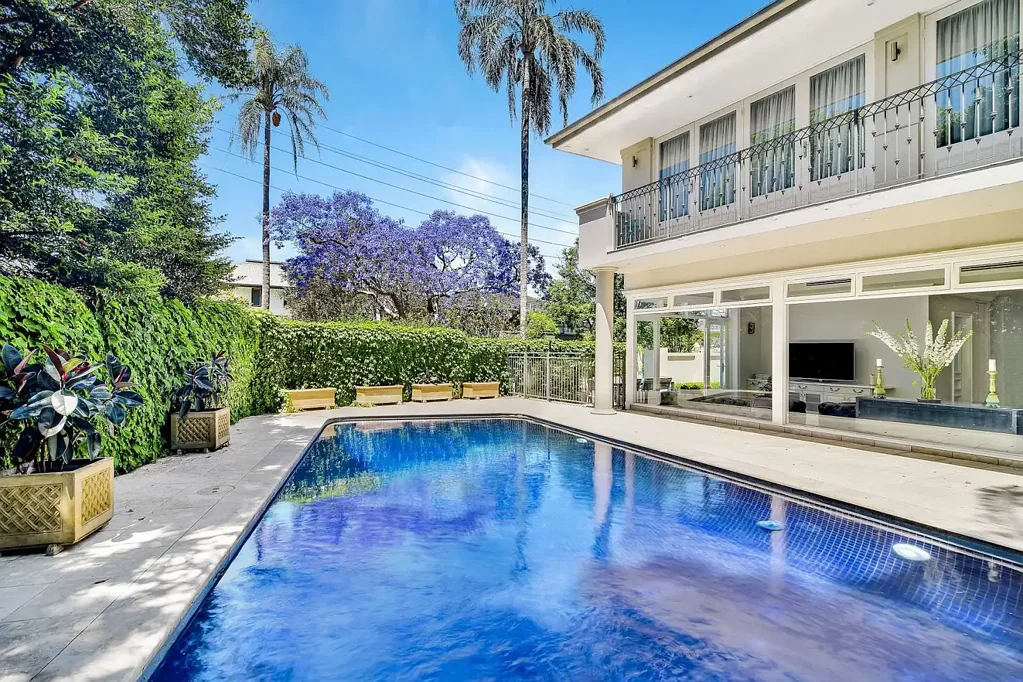 MODERN CONTEMPORARY SEMI-FURNISHED GRAND RESIDENCE