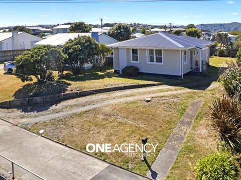 Titahi Bay 2房  Te Pene Treasure - Sun, Space & Coastal Charm!