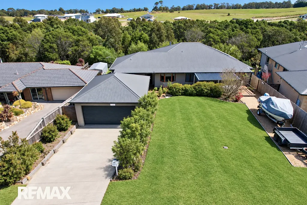 Lakes Entrance 4બેડરૂમ Spacious Lakes Entrance Family Home with Separate Guest Wing