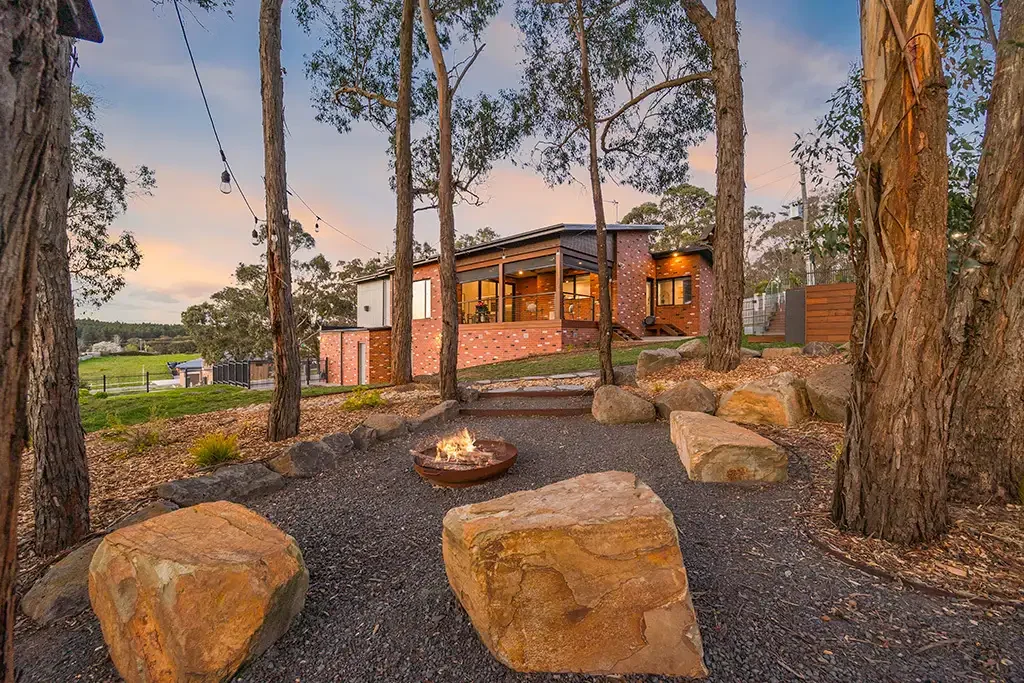 Ballarat East 4Zimmer Unparalleled Luxury Lifestyle Living in a Striking Contemporary Custom Home