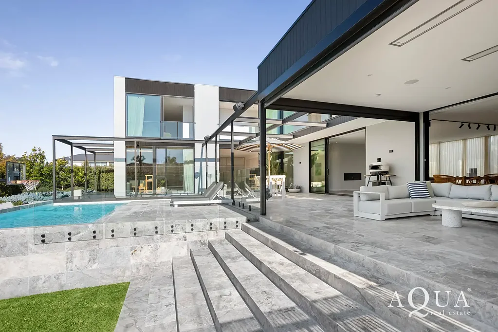 Mount Eliza 5ਬੈੱਡਰੂਮ ~ Breathtaking Luxury in the Village Heart ~