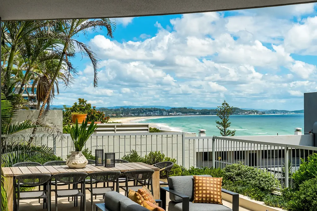 Coolangatta 3غرفة نوم PODIUM APARTMENT IN BOUTIQUE BUILDING WITH OCEAN VIEWS