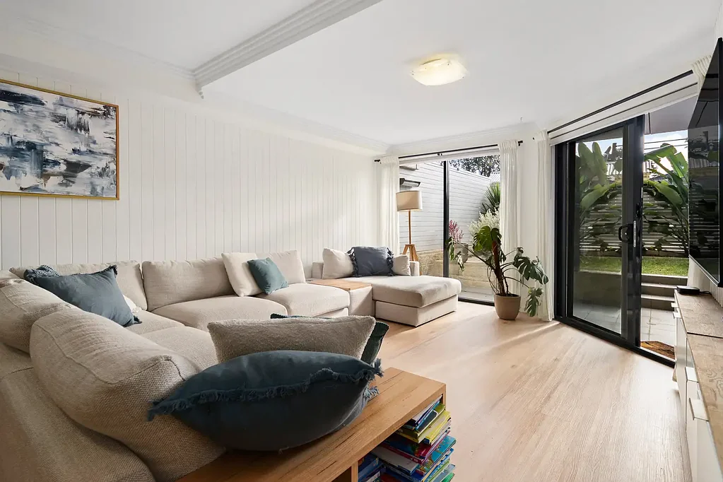 Elanora Heights 3chambre North facing garden apartment 3 beds + study & level access