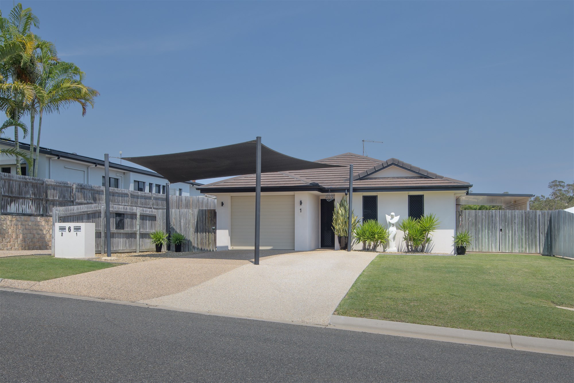 UNIT 1 6 CLARENDON ST, CLINTON QLD 4680, 0房, 0浴, House