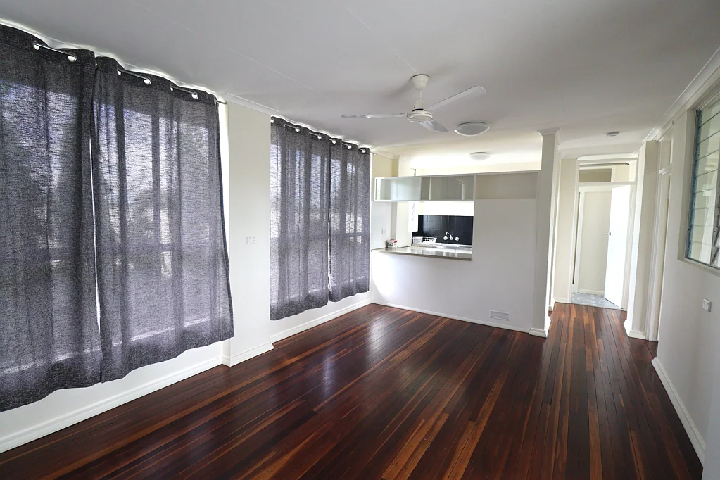 Ayr 2Moenga Neat & Tidy Upper-Level Unit