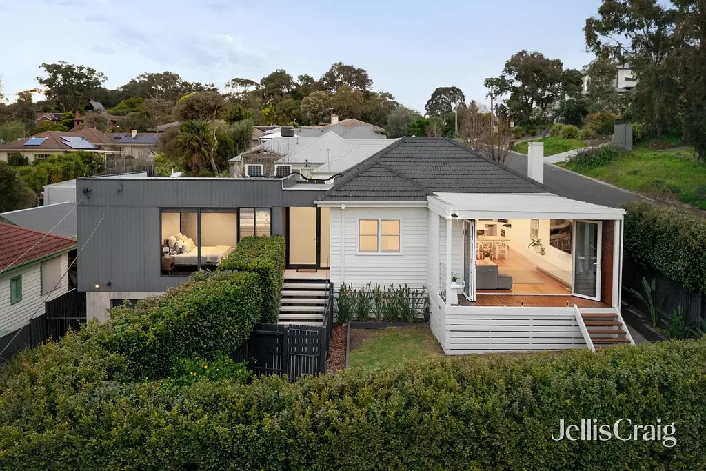Eltham 3Moenga Elevated living with space, style and stunning views
