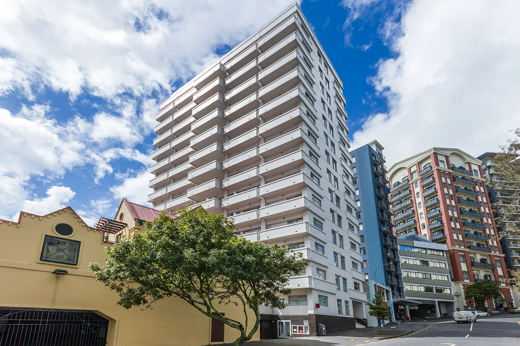 Auckland Central 1 Slaapkamer Corner Apartment with Income Through 2027