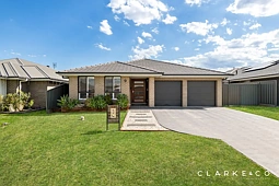 9 Centrefield Street, Rutherford